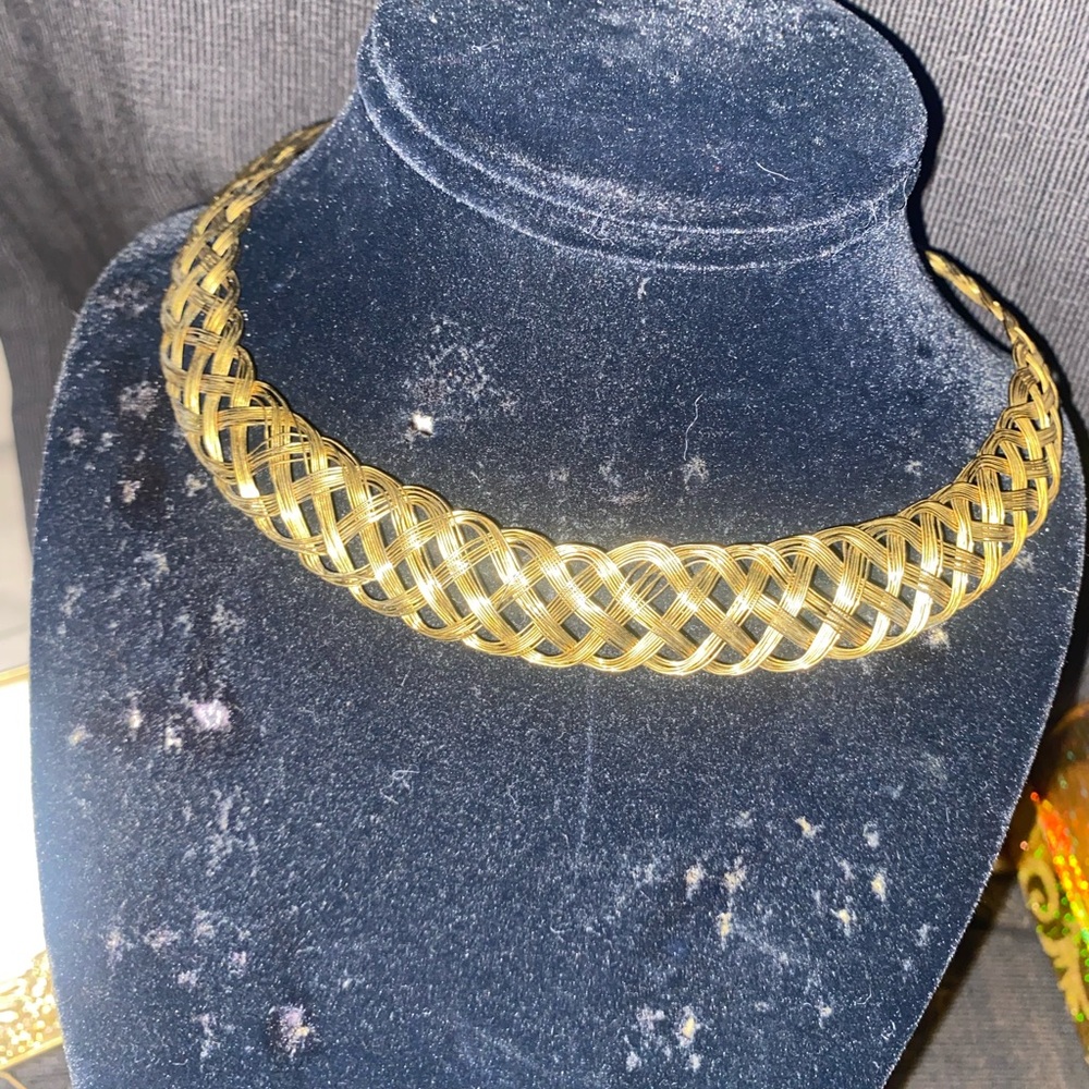 Elegant Gold tone Necklace